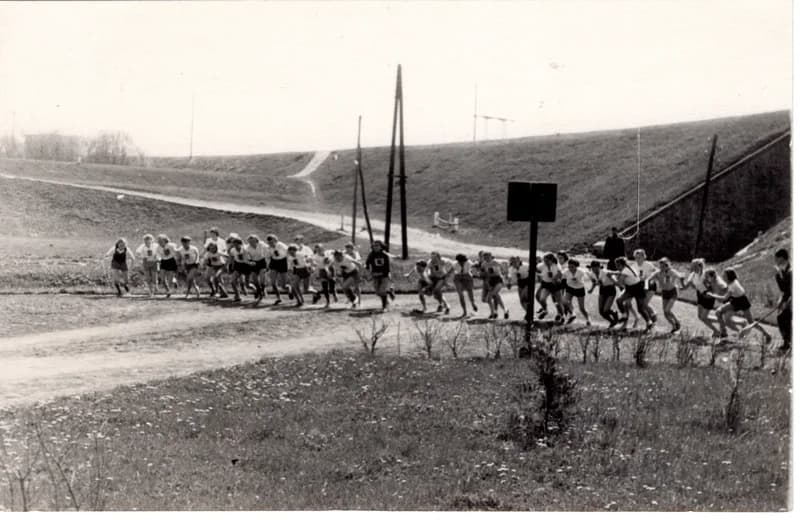 Iskolások mezei futóversenye a Népkertben