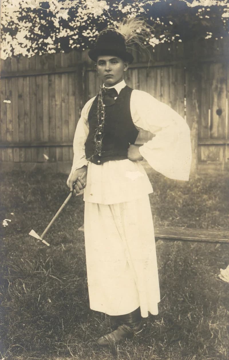 Temerini legény régi viseletben