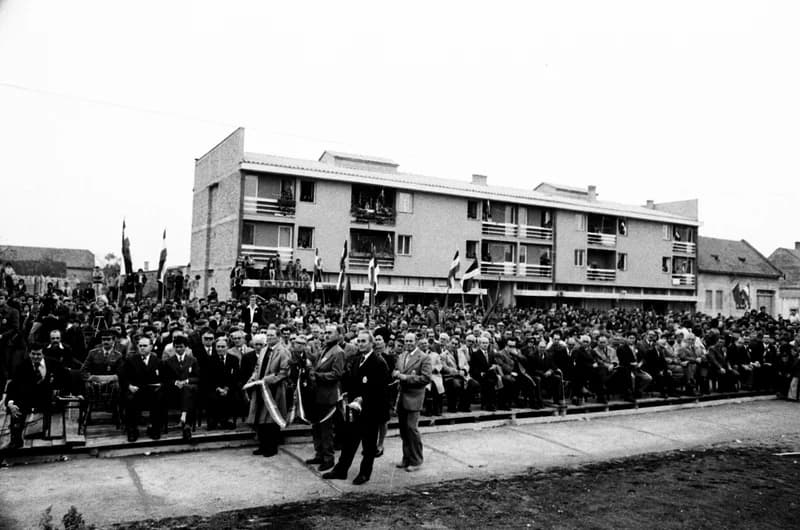 Emlékmű átadás Lovćenacon