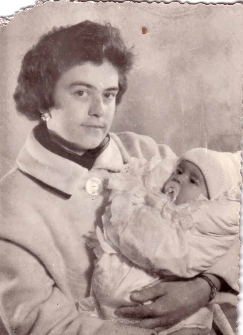 Sörös Jolán a kislányával