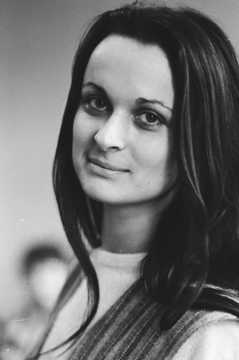 I. L. Ribal iskola kis színjátszói és Krnács Erika