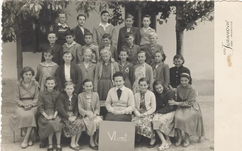 Iskolás csoportkép – általános iskola VI. osztálya