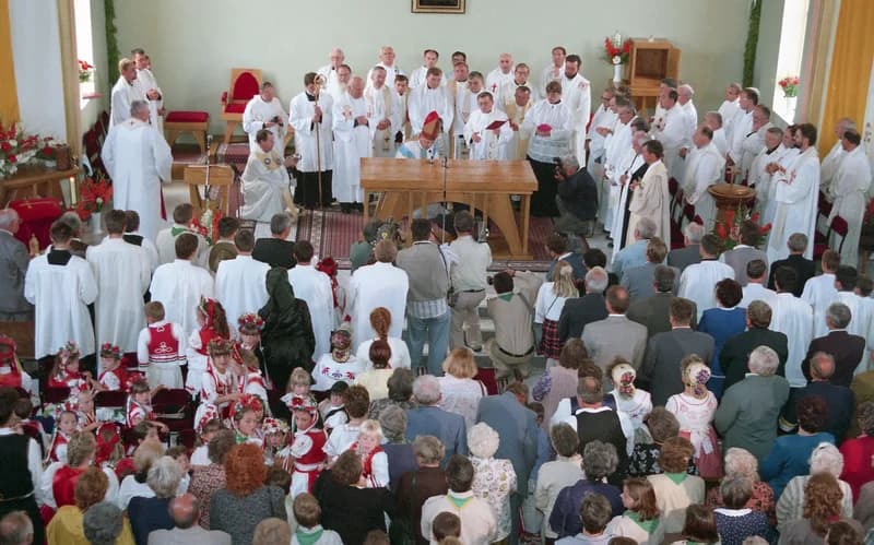 A temerini Lourdes-i Szűz Mária emléktemplom (Lourdes-i Boldogasszony templom)  felszentelési szertartása  és   ez  alkalomból  bemutatott szentmise, 2000. 7. 20,  Csütörtök