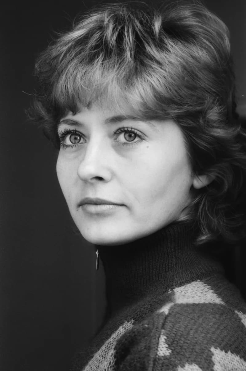 "R" Rövid Eleonóra. Fotók a műsorfüzetbe