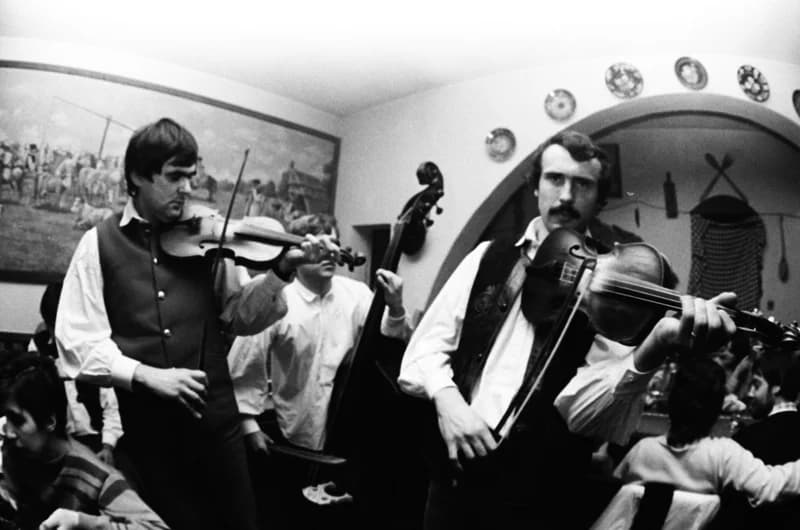 Batyubál a Gulyáscsárdában a Hívogató zenekarral