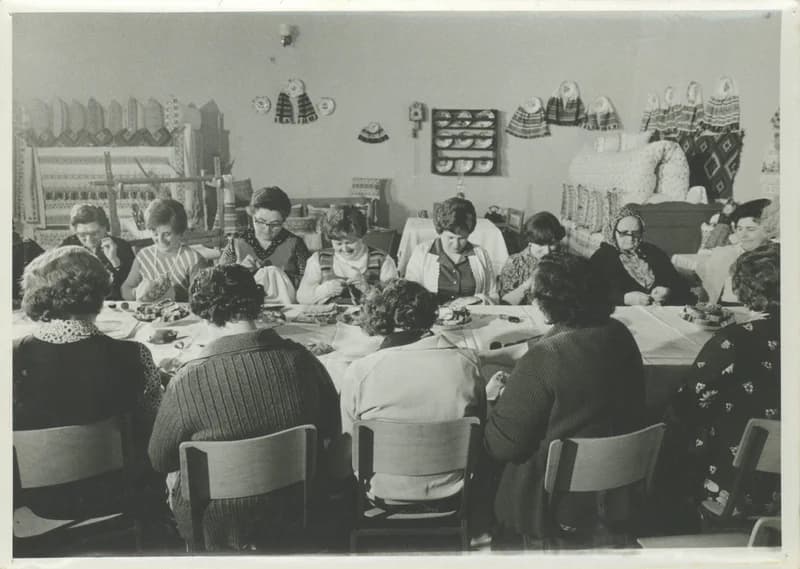 Népművészeti-varrottas kiállítás