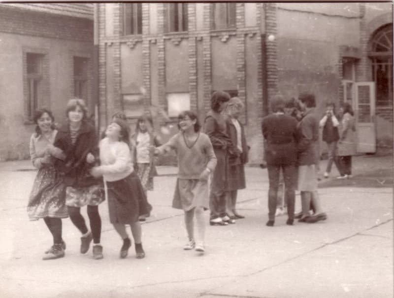 Órák közötti szünetben