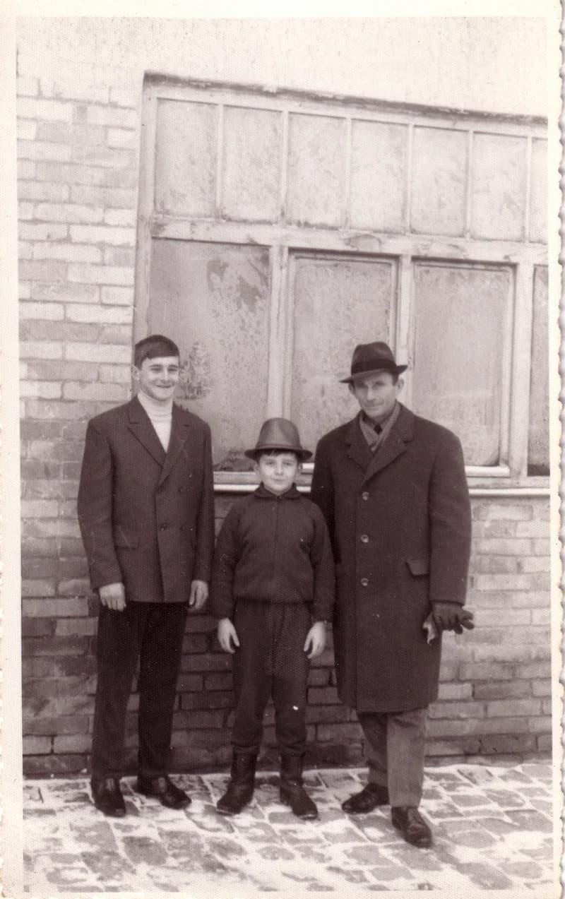 Juhász András fiaival