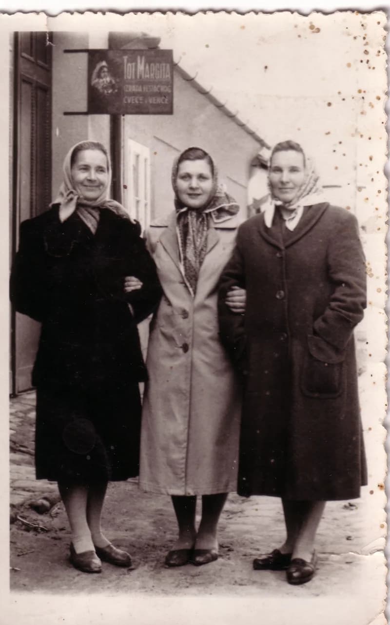 Fejkendős asszonyok