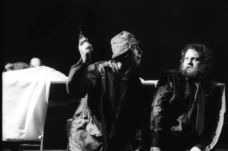 Mrozek: Ház a határon