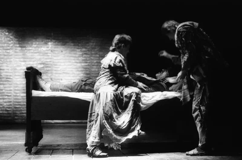 Mrozek: Ház a határon