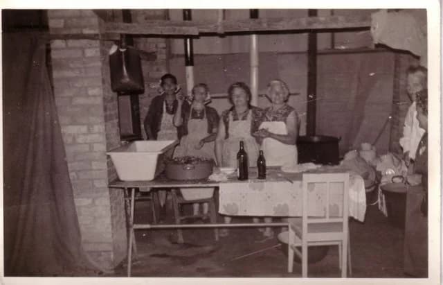 Mosogatók lakodalomban 