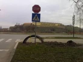 „DO NOT CROSS” (helyspecifikus installáció)