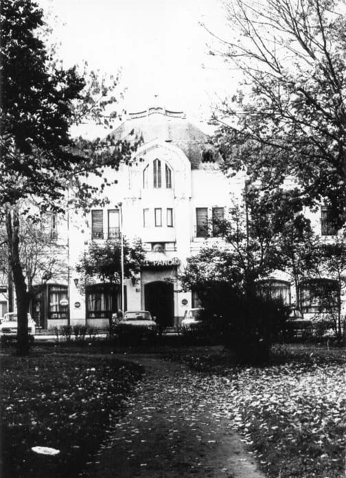 A zentai Pannonija hotel a park felől