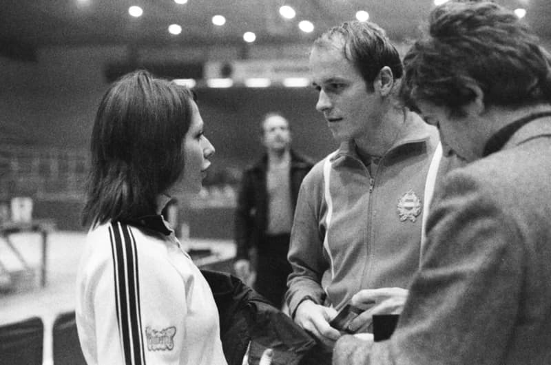 Palatinus Erzsébet és Jónyer István interjút ad újságírónak