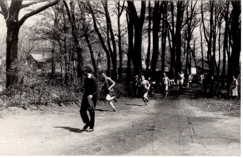Iskolások mezei futóversenye a Népkertben
