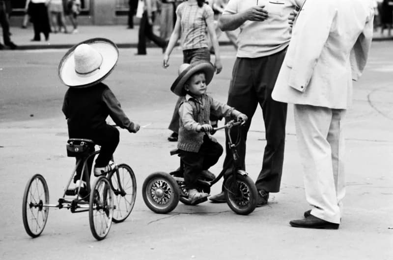 Gyerekek Újvidék utcáin