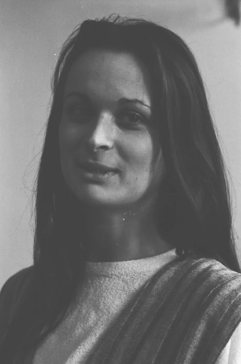 I. L. Ribal iskola kis színjátszói és Krnács Erika