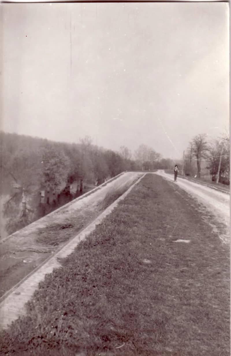 Tisza áradáskor a töltésen