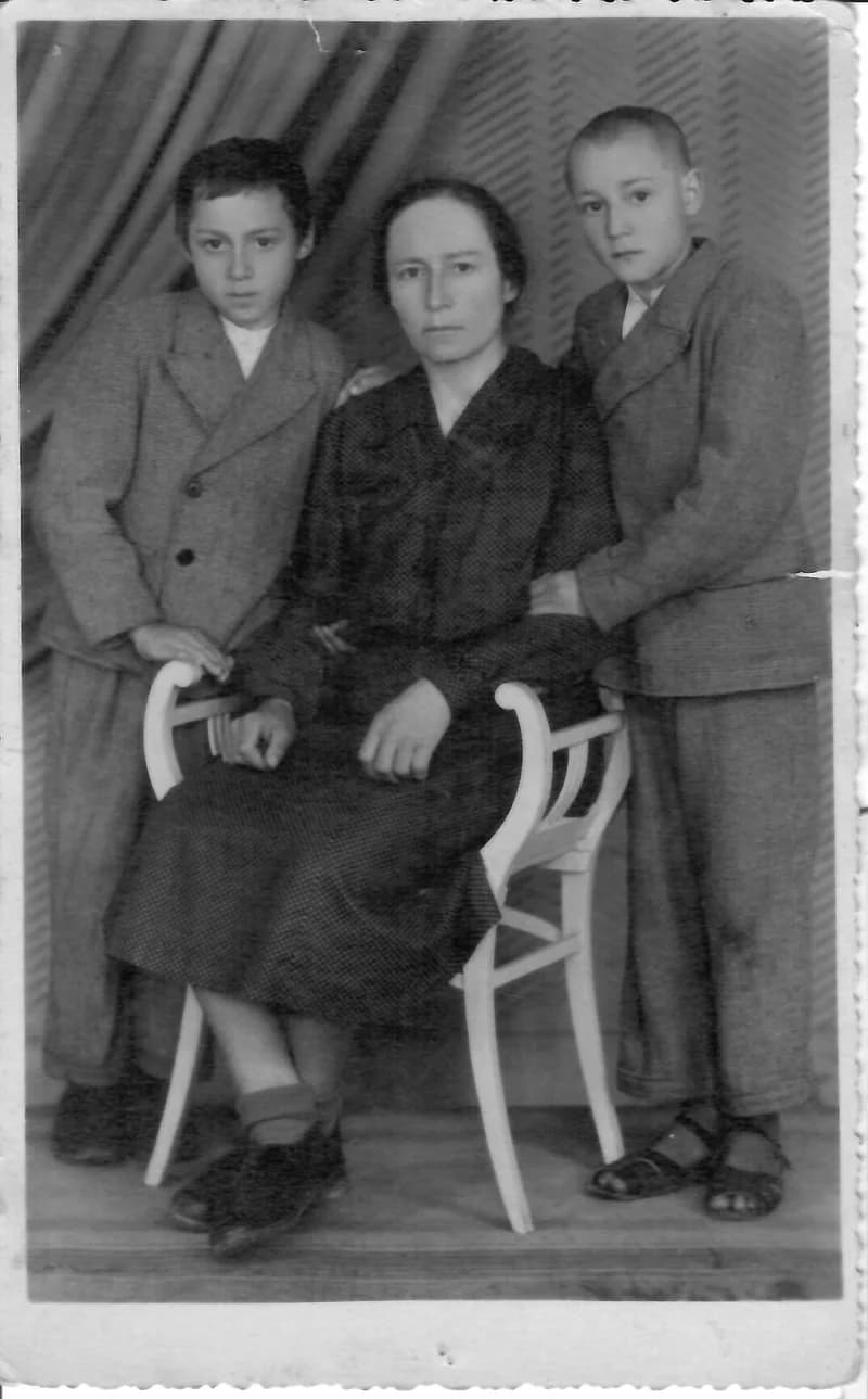 Holló József, Erzsébet és Albert