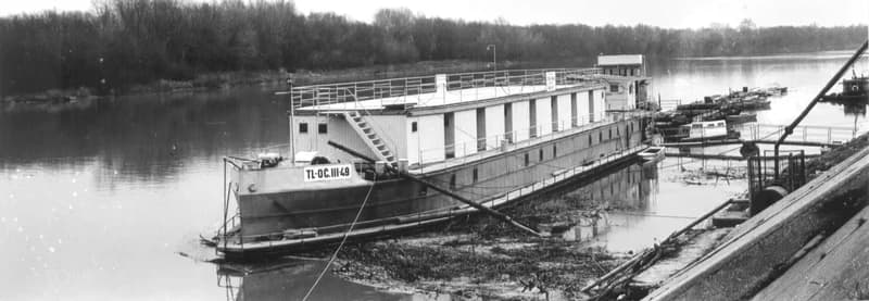 A zentai csónak kikötő