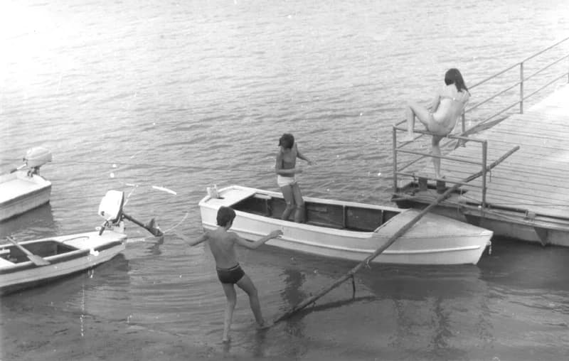 A Fehér család és barátaik a zentai Tisza-parton a "Halászcsárdánál"  