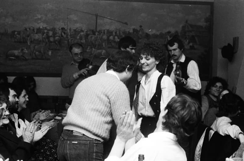 Batyubál a Gulyáscsárdában a Hívogató zenekarral