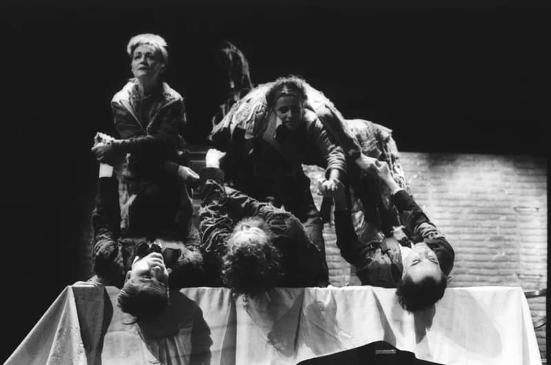 Mrozek: Ház a határon