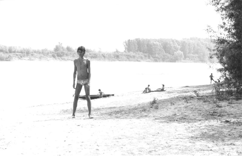 A Fehér család és barátaik a zentai Tisza-parton a "Halászcsárdánál"  