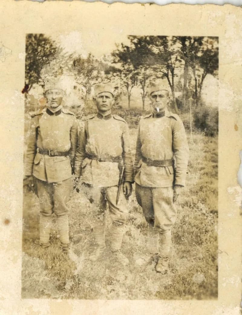 Három katona fotója