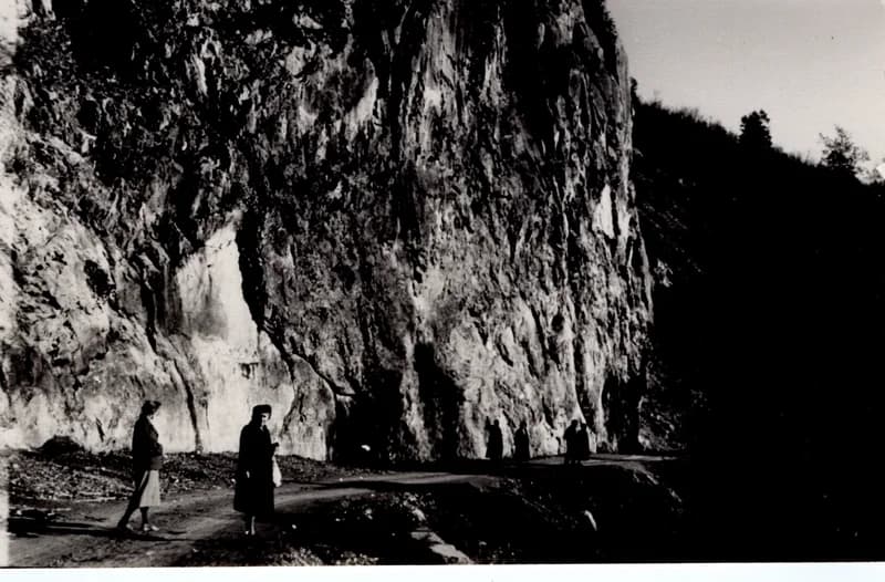 A Manasija-kolostornál