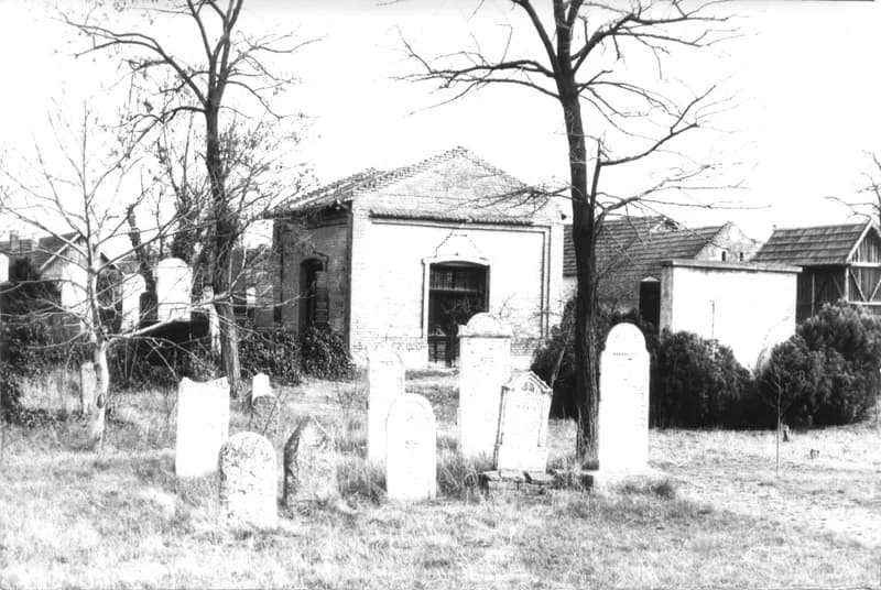 A zentai zsidótemető