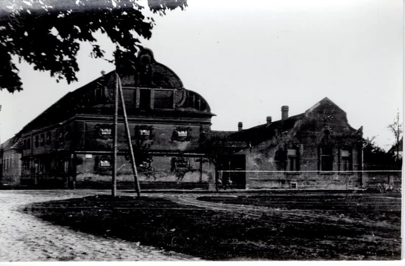 Raktárépület a Tisza-parton