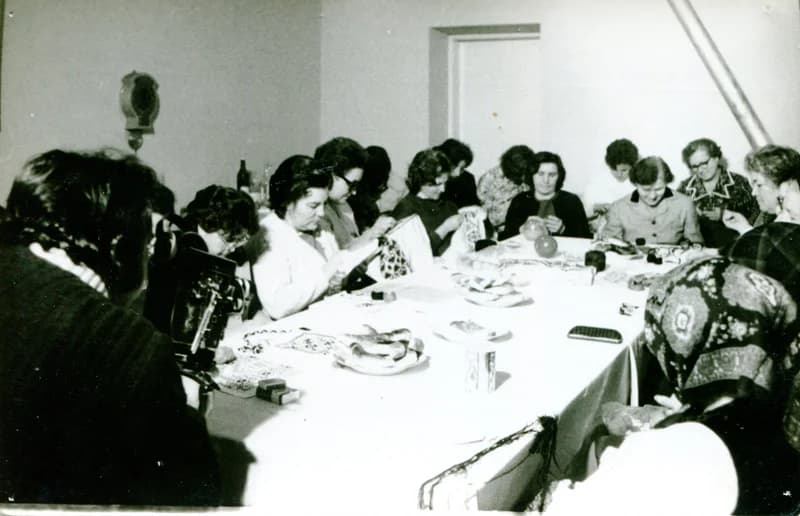 Az egyesület varrottas csoportjának népművészeti kiállítása