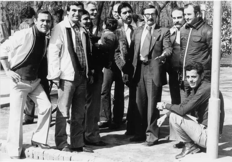 Zentai roma zenészek a főtéri parkban