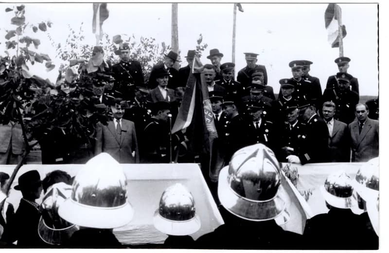 Ünnepi zászlóátadás