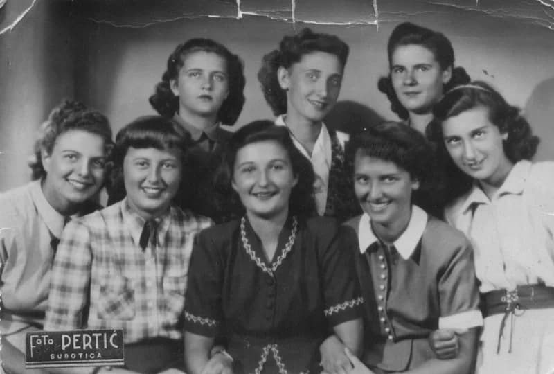 Gábel Klára (később Fehér férje után) és társasága