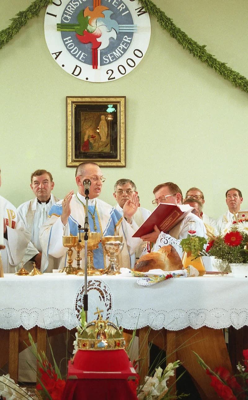 A temerini Lourdes-i Szűz Mária emléktemplom (Lourdes-i Boldogasszony templom)  felszentelési szertartása  és   ez  alkalomból  bemutatott szentmise, 2000. 7. 20,  Csütörtök