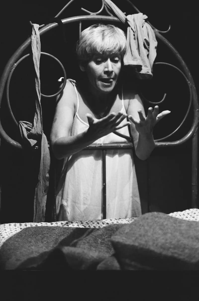 Tolnai: Izéke homokozója, Bayer