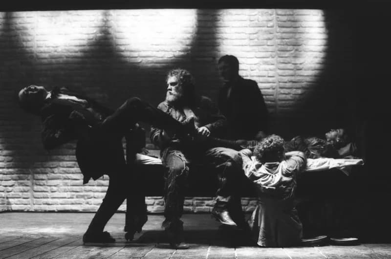 Mrozek: Ház a határon