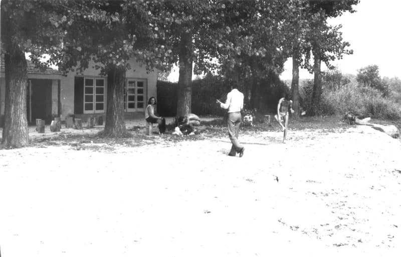 A Fehér család és barátaik a zentai Tisza-parton a "Halászcsárdánál"  