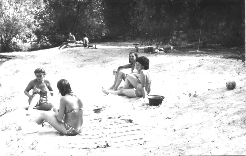 A Fehér család és barátaik a zentai Tisza-parton a "Halászcsárdánál"  