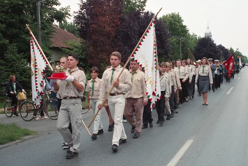 Temerin, Illés-napi menet, útban a Telep  városrészben  felépített, felszentelésre váró új templom felé
