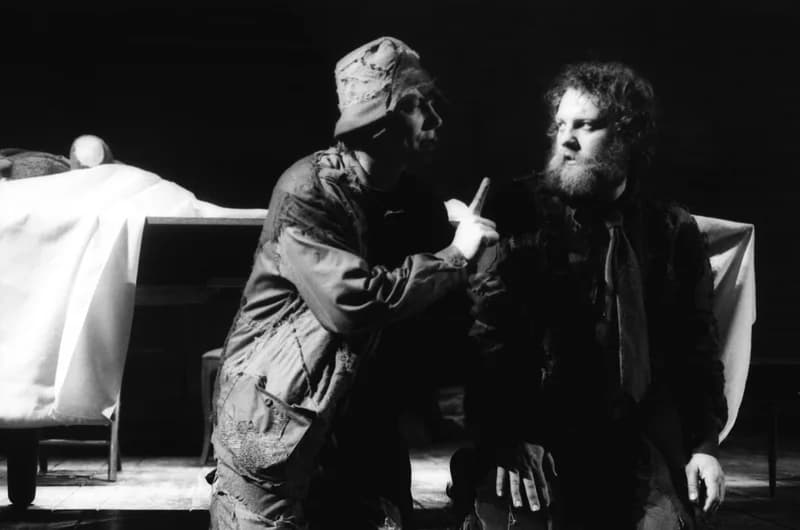 Mrozek: Ház a határon