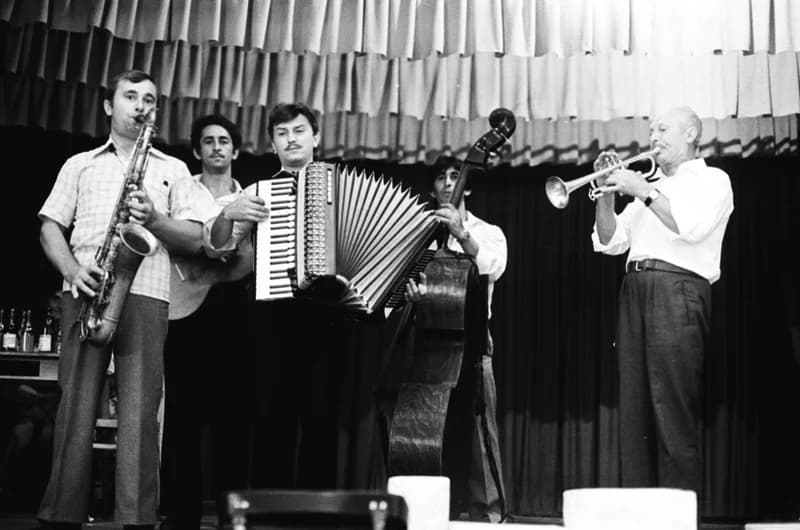 Tánciskola vizsgabál Kispiacon