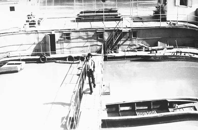 Fehér László a tiszai mólónál