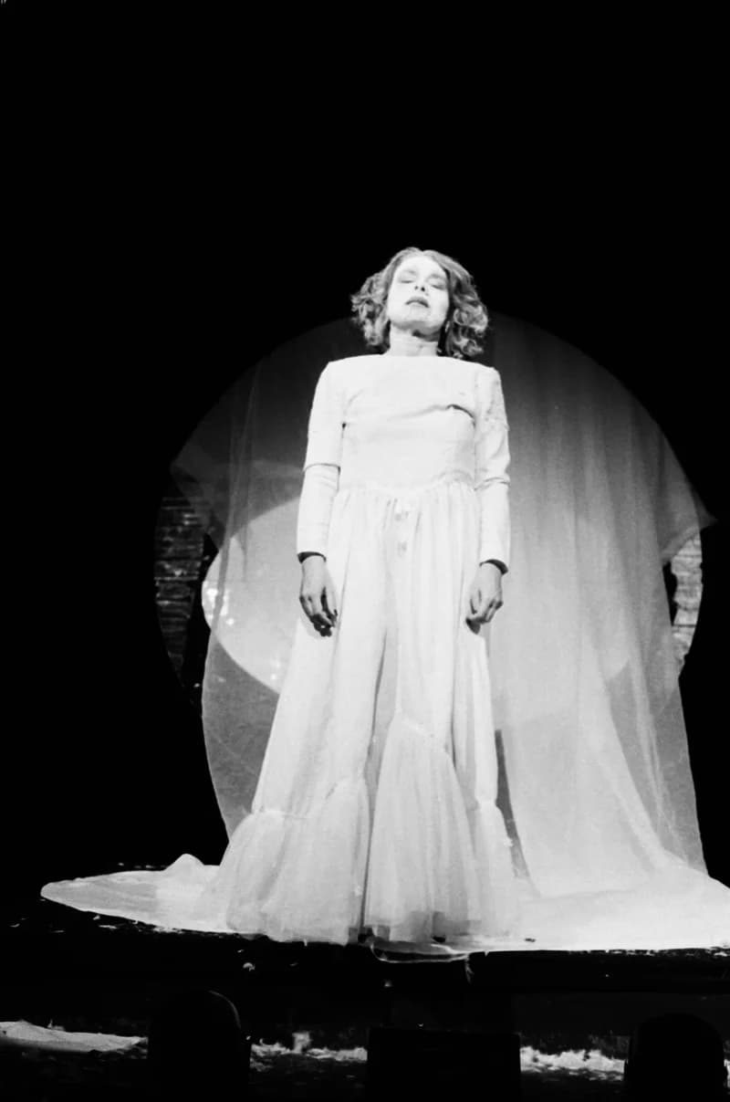 Tolnai: Izéke homokozója, Bayer II.