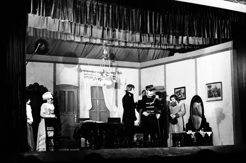 Román műkedvelő színjátszók  szemléje