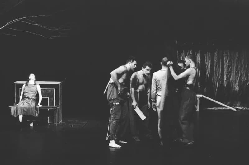 A Párizsi Jel Színház előadása: A hét rinocéroszbőr