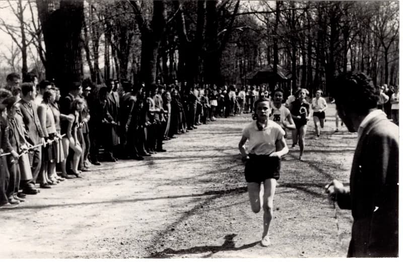 Iskolások mezei futóversenye a Népkertben